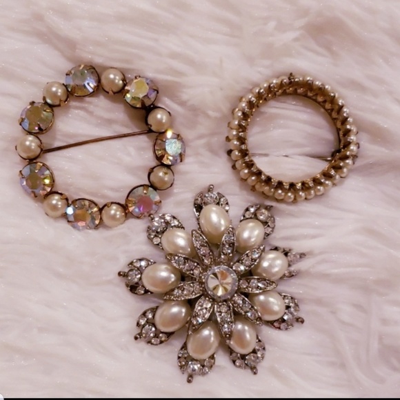 Unknown Jewelry - Vintage Brooches- Set of 3